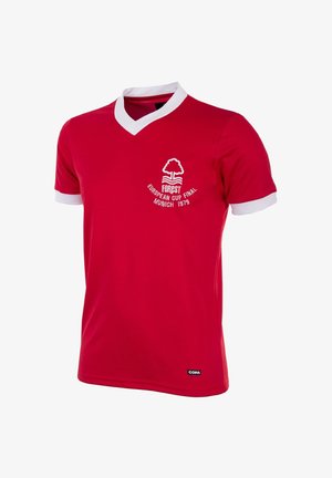 Rode voetbalshirt met witte kraag en mouwaccenten, voorzien van een boomlogo en de tekst "EUROPEAN CUP FINAL MUNICH 1979". Gemaakt van zachte stof.