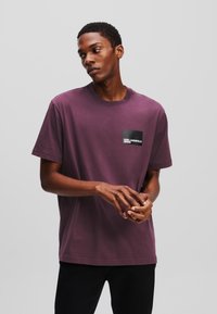 Karl Lagerfeld Jeans SHORT-SLEEVED - Triko s potiskem - plum perfect