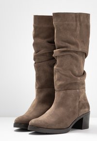 Mis Pepas Kozaki