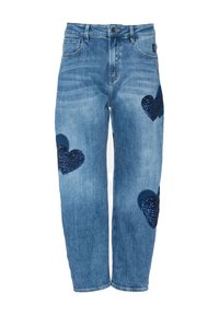 Jeans in denim blu con vita alta e tre toppe a forma di cuore decorate con paillettes blu scuro sulle gambe anteriori.