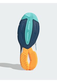 Sole obuvi v modré, azurové a oranžové gumě. Má texturovaný, vzorovaný běhoun pro lepší úchop a stabilitu s elegantním tvarem.