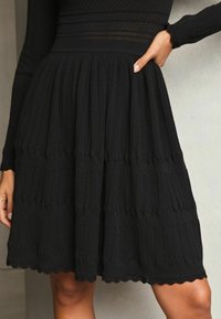 Lipsy Pletené šaty - black