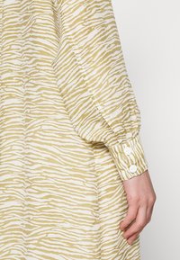 Résumé PHILINERS DRESS - Φόρεμα πουκάμισο - humus