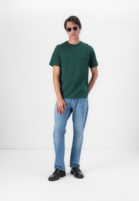 Tommy Hilfiger SEASONAL SOLID TEE - T-shirts basic - ornamental green