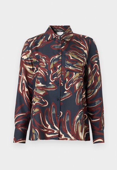 Knapp-up skjorte i silkeagtigt stof med en mørk navy baggrund dekoreret med abstrakte blomster mønstre i rødt, beige og olivengrønt samt knapper.