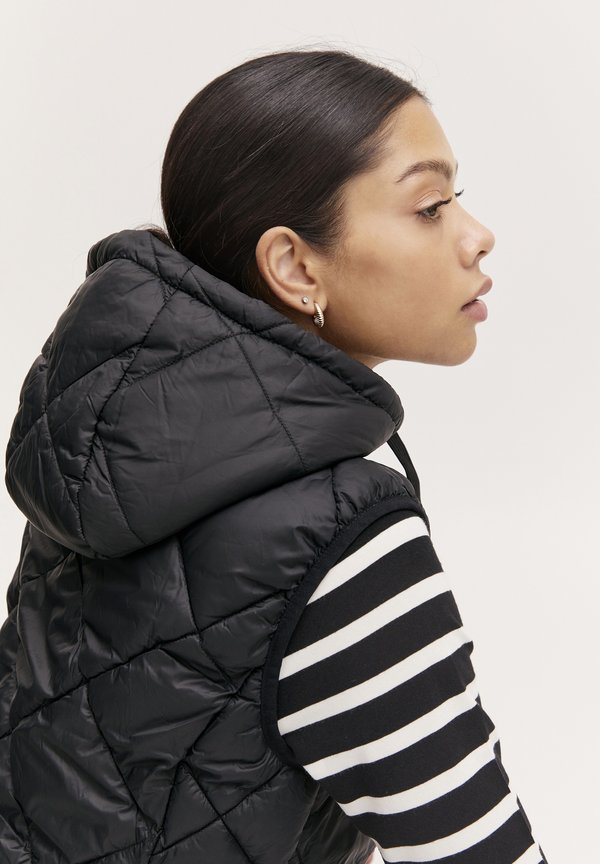 BYAmalla - Waistcoat2