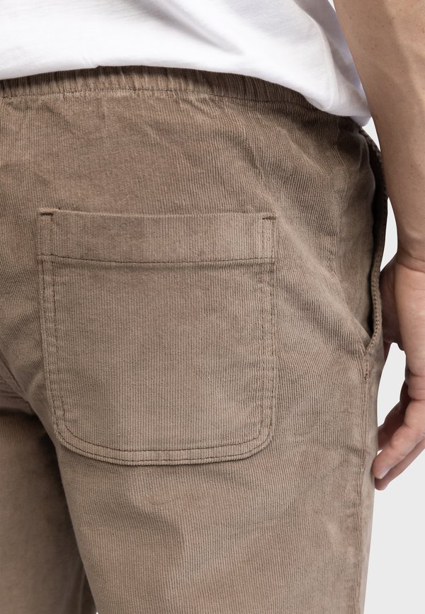 JOEY PANTS REGULAR FIT - Trousers - walnut2