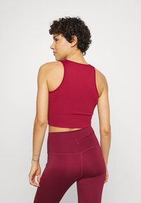 Athleta AURORA SEAMLESS CROP TANK - Top - decadent red