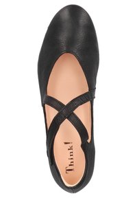 Schwarze Leder-Ballerinas mit mandelförmiger Zehenpartie, Kreuzriemendesign und strukturiertem Obermaterial. Die Innensohle trägt den Markennamen "Think!"