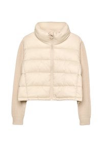 Przycięta beżowa kurtka puchowa z wysokim kołnierzem i zamkiem z przodu. Posiada wypełniony korpus oraz dziane rękawy z ryflowanymi mankietami. Gładka tekstura.