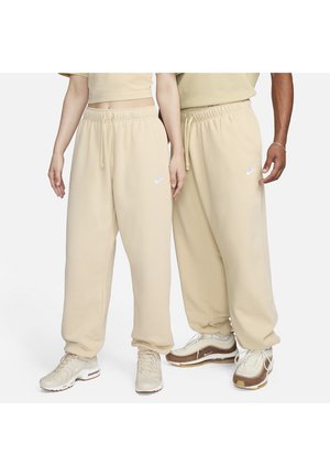 W NSW CLUB FLC MR PANT OS - Pantalones deportivos - sand drift white