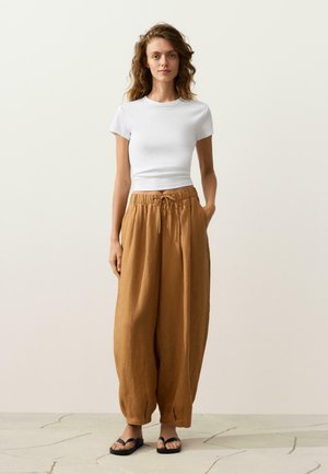 OYSHO, Pantalon classique - mottled yellow