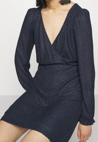 ONLY Petite Stickad klänning - dark blue