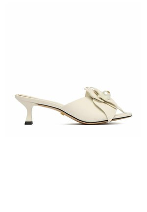 Gino Rossi, GINO ROSSI WOMEN'S FLIP-FLOPS WHITE - Slip-on sandaler - white