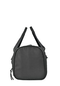 Bolso de tela negro con forma rectangular, doble asa y cierre de cremallera. Superficie texturizada con líneas simples y limpias y un hardware minimalista.