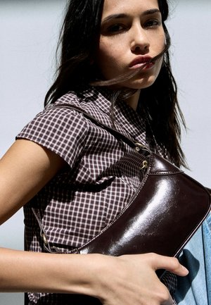 Bershka, Kabelka - dark brown