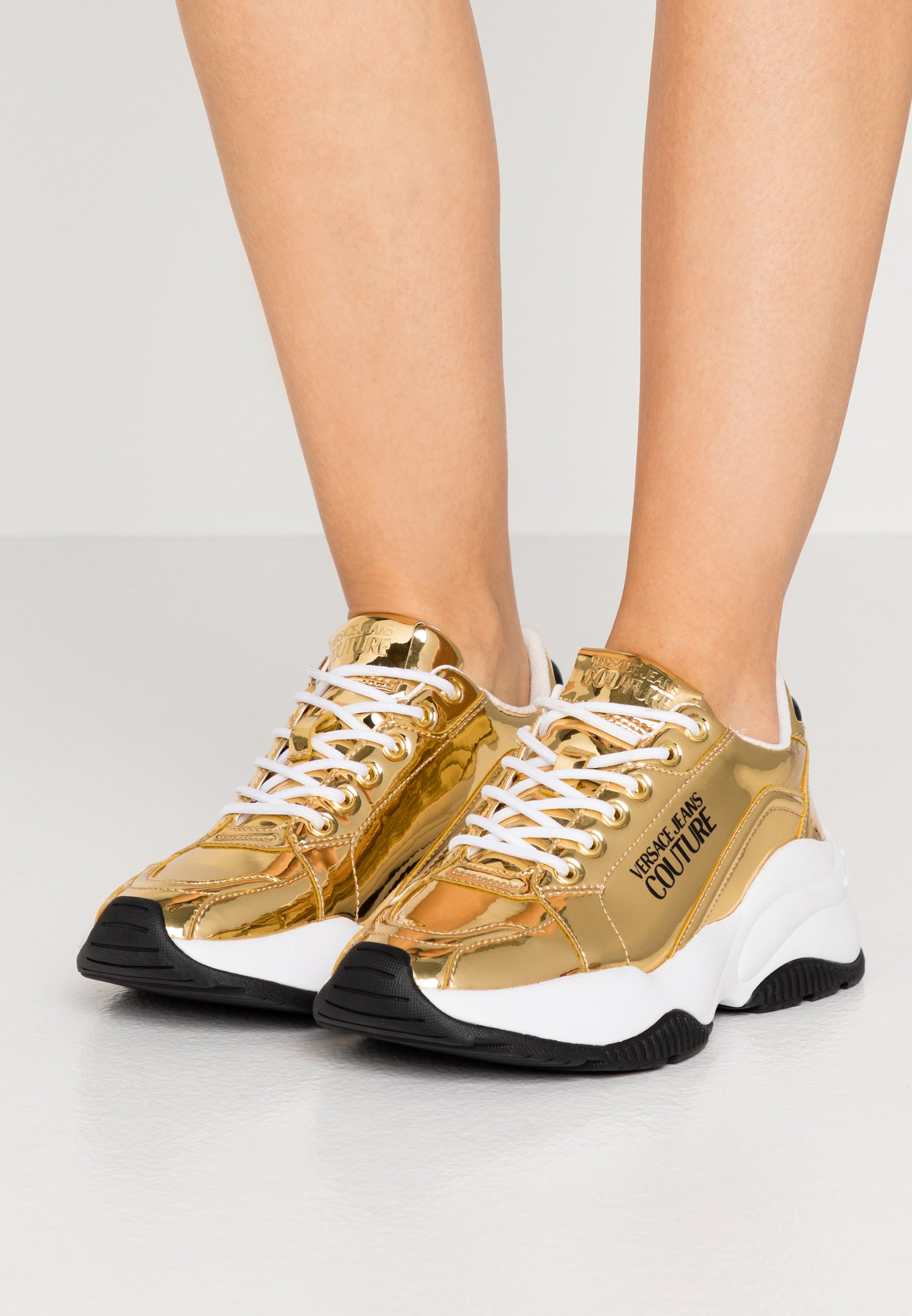 Versace Jeans Couture CHUNKY SOLE Baskets basses oro Versace Jeans Couture CAP SOLE Baskets basses nerooro