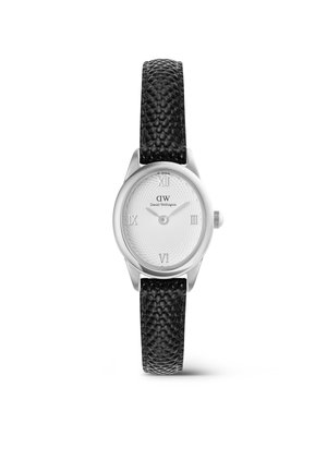 Silberne ovale Armbanduhr mit strukturiertem weißem Zifferblatt, römischen Zahlen, zwei Zeigern und einem schwarzen, strukturierten Lederarmband.