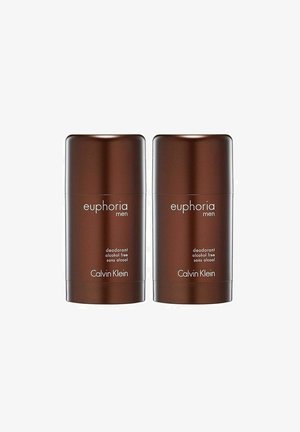 To brune cylindriske deodorantstænger mærket "euphoria men" og "alkoholfri" med hvid tekst, med en strømlinet, mat overflade.