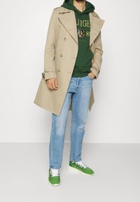 Tommy Hilfiger Jersey con capucha - dark green