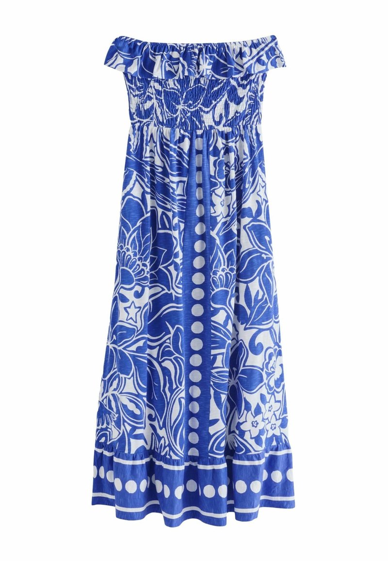 Robe longue bleu et blanc à épaules dénudées avec des motifs floraux et à pois, et un col et un ourlet à volants.