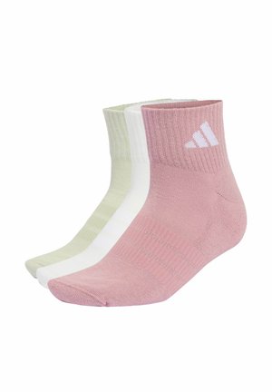Tři páry kotníkových ponožek v růžové, bílé a světle zelené barvě, s žebrovaným lemem a bílým logem Adidas na růžovém páru.