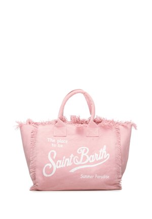 Sac cabas en toile rose avec bords effilochés, double poignée et texte blanc indiquant "The place to be Saint Barth Summer Paradise."