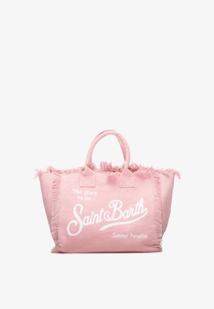 Sac cabas en toile rose avec bords effilochés, double poignée et texte blanc indiquant "The place to be Saint Barth Summer Paradise."