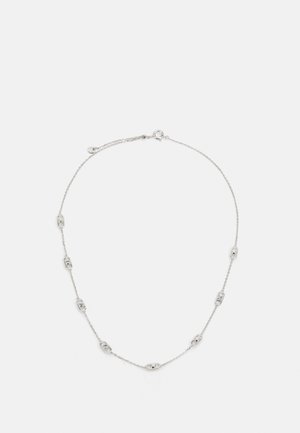 Sølv kædende med forlængede ovale led og en poleret finish, en lås lukning og en justerbar længde for bedre pasform.