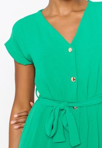 LolaLiza WITH V-NECK - Dnevna obleka - green apple
