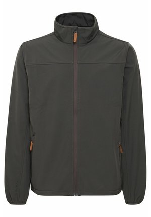 Dunkelgraue Softshelljacke mit hohem Kragen, Frontreißverschluss und seitlichen Reißverschlusstaschen. Strukturierter Stoff mit braunen Akzenten und Nähten.