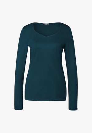 Camiseta de manga larga en verde oscuro, con un escote en V y una textura suave y lisa. El ajuste es casual con costuras estándar.