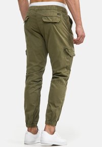 INDICODE JEANS LEVI - Reisitaskuhousut - army