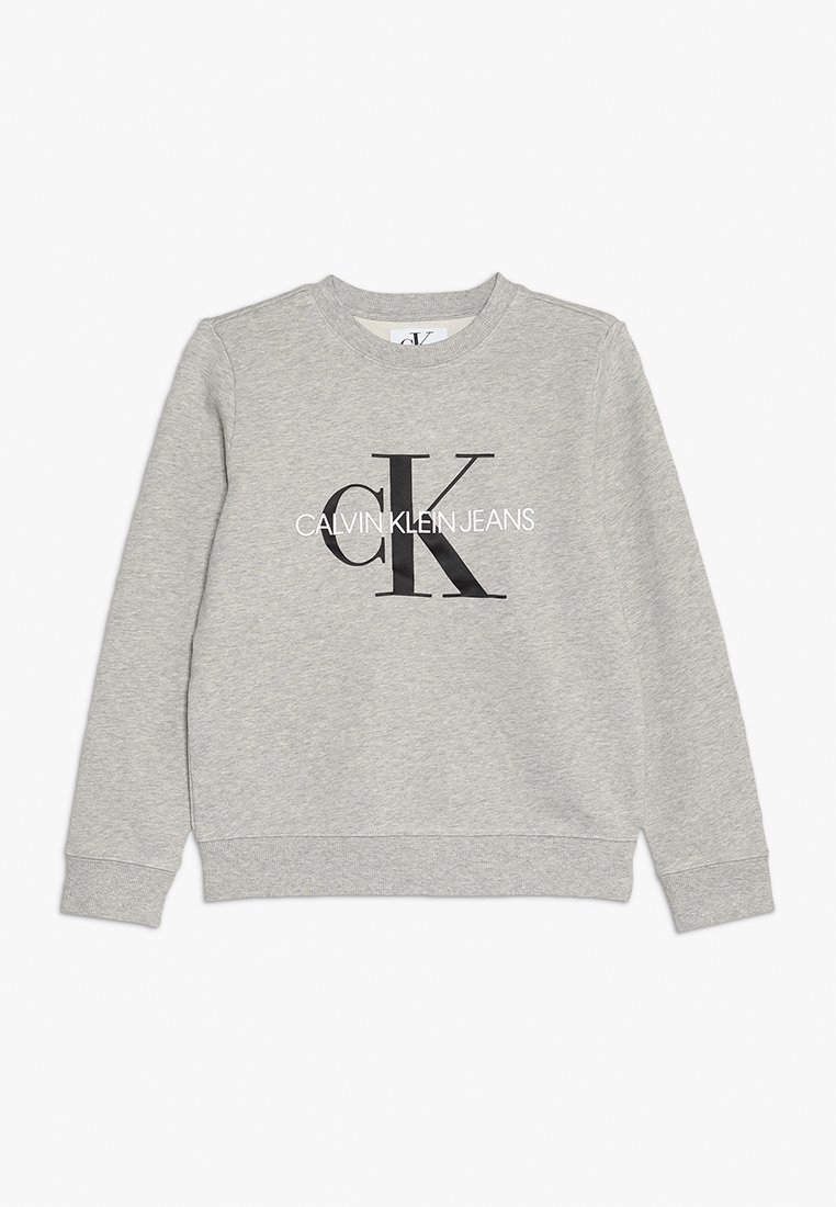 Szara bluza z miękkiej mieszanki bawełny, z czarnym logo "CK" i napisem "CALVIN KLEIN JEANS" z przodu. Klasyczny krój z okrągłym dekoltem.