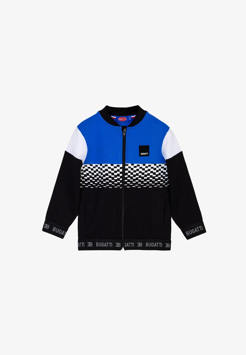 Giacca zip-up blu, nera e bianca con motivo a scacchi sul petto, polsini neri e una toppa con logo sul lato sinistro.