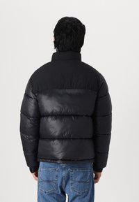 Jack & Jones JORSILAS PUFFER JACKET - Vinterjakker - black