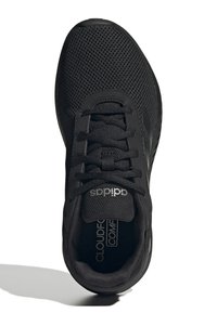 Baskets de sport noires avec une tige en mesh, bout rond, lacets texturés et semelle intérieure rembourrée. Présente un marquage "cloudfoam" blanc.