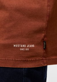 Mustang Basic T-shirt - rot