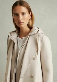 Reiss MAEVE DOUBLE BREASTED BLINDSEAM - Gabardina - neutral