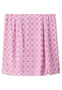 Jupe rose avec un motif à losanges blancs. Texture lisse avec une taille ajustée et des plis pour plus de volume.