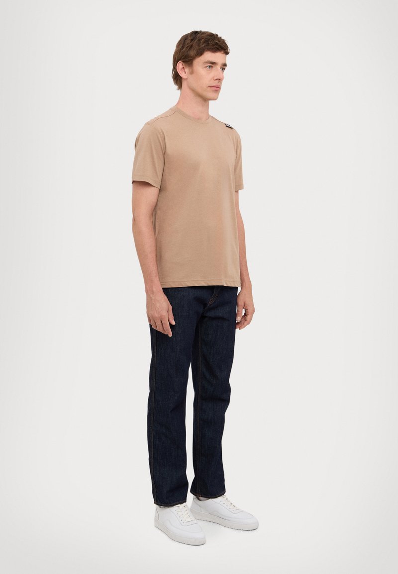 EA7 Emporio Armani Apdrukāts T-krekls - portabella