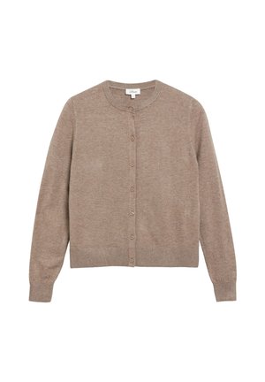 Brauner langärmeliger Knopf-Cardigan mit rundem Ausschnitt und gerippten Bündchen und Saum, flach auf weißem Hintergrund liegend.