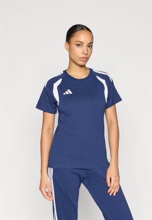 Tricou sportiv bleumarin cu accente albe și mâneci scurte, realizat din material respirabil. Are decolteu rotund și logo pe piept.