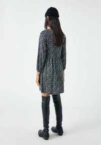 PULL&BEAR Žerzejové šaty - black