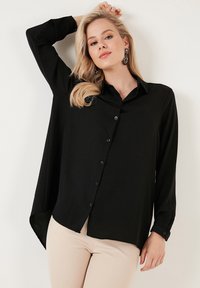 Unselected, black