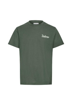 T-shirt en coton vert foncé à manches courtes avec col rond. Présente un petit logo blanc "Soulscape" sur la partie gauche de la poitrine.