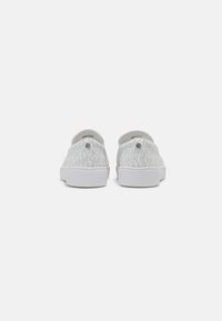 MICHAEL Michael Kors KEATON - Sapatos sem atacadores - bright white