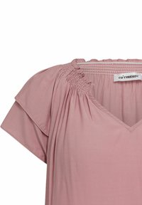 Blusa corta rosa a maniche corte con scollo a V, caratterizzata da dettagli di arricciatura intorno al collo e realizzata in un tessuto morbido e leggero. Etichetta del marchio visibile all'interno.