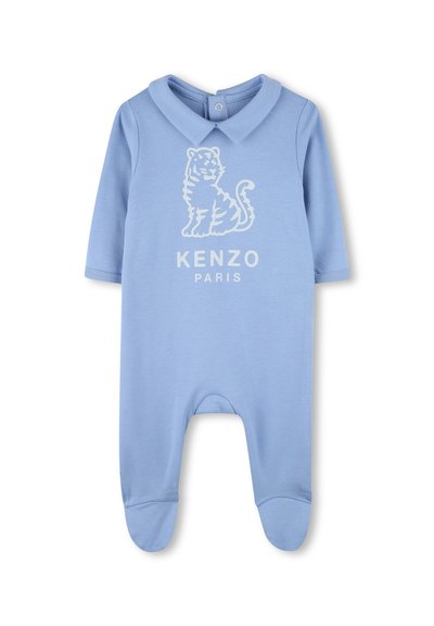 Un body pour bébé bleu clair avec un col, présentant un graphique de tigre blanc et le texte "KENZO PARIS" en dessous. Fabriqué en tissu doux.