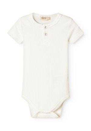 Hvit bomullsribbet body med korte ermer, med to trykknapper og rund hals. Myk tekstur og tettsittende design.